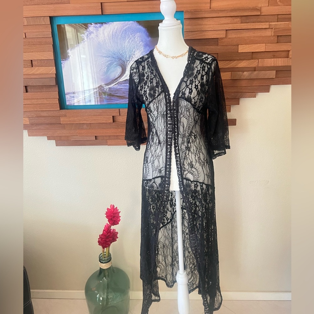 Daytrip Black Lace Robe with Floral Pattern